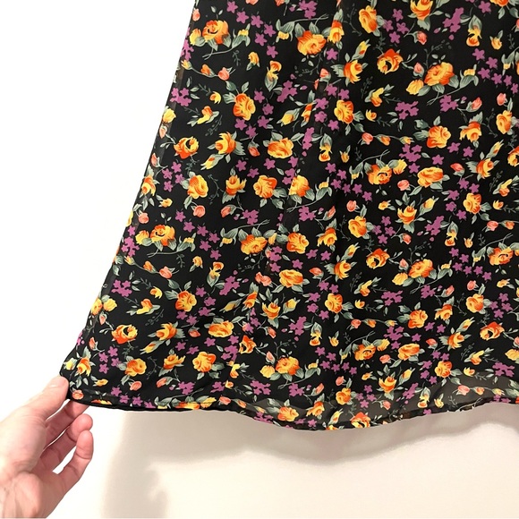 floral short sleeve mini dress with open back - Picture 5 of 16